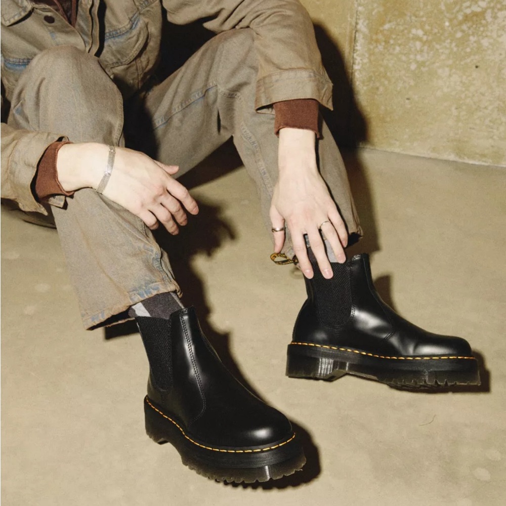 2976 smooth leather platform chelsea boots by dr martens